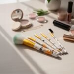 5-Piece Floral Print Makeup Brush Set with Comb - Image 7